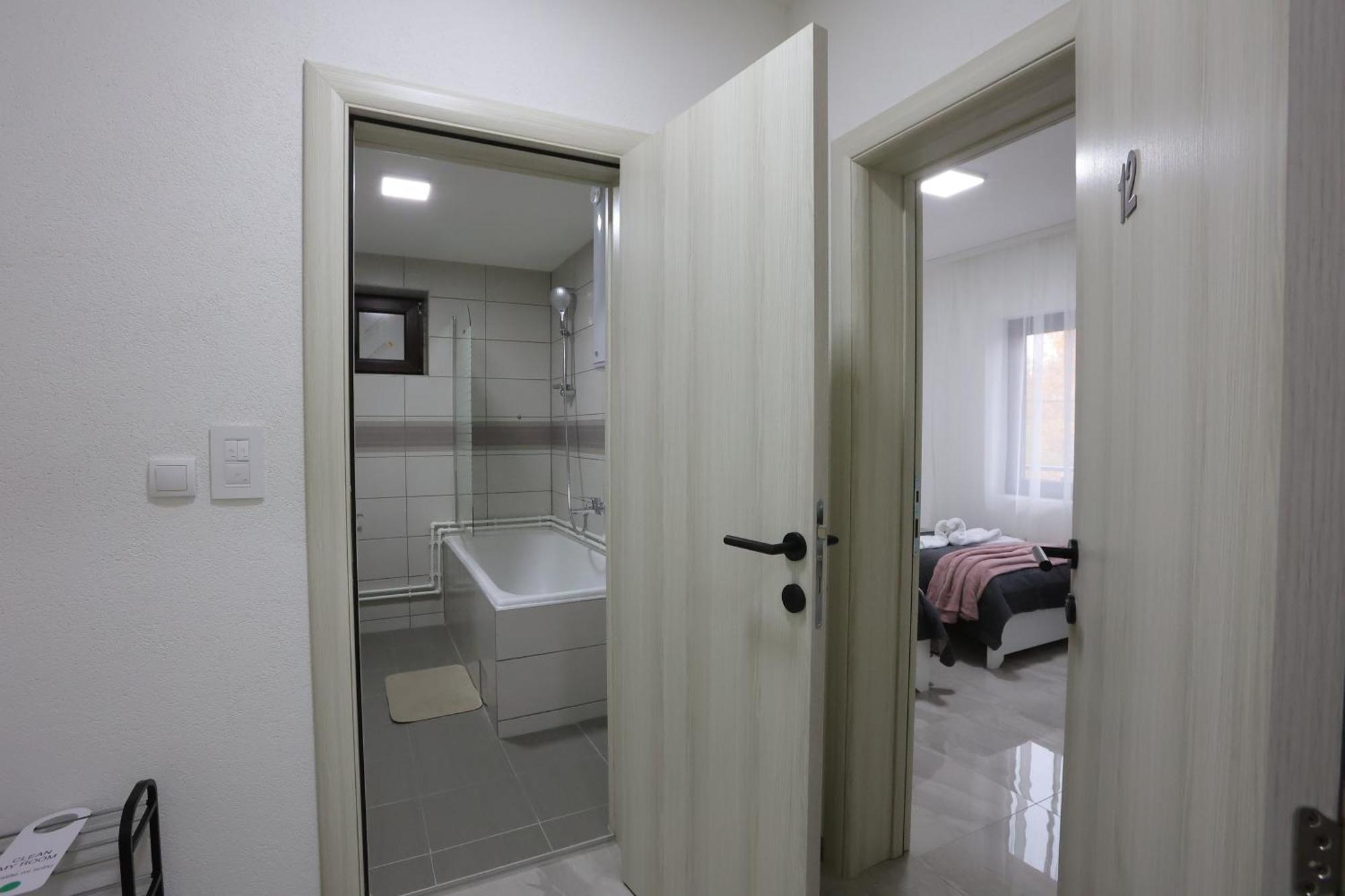 Ivan'S Guesthouse Парасин Экстерьер фото