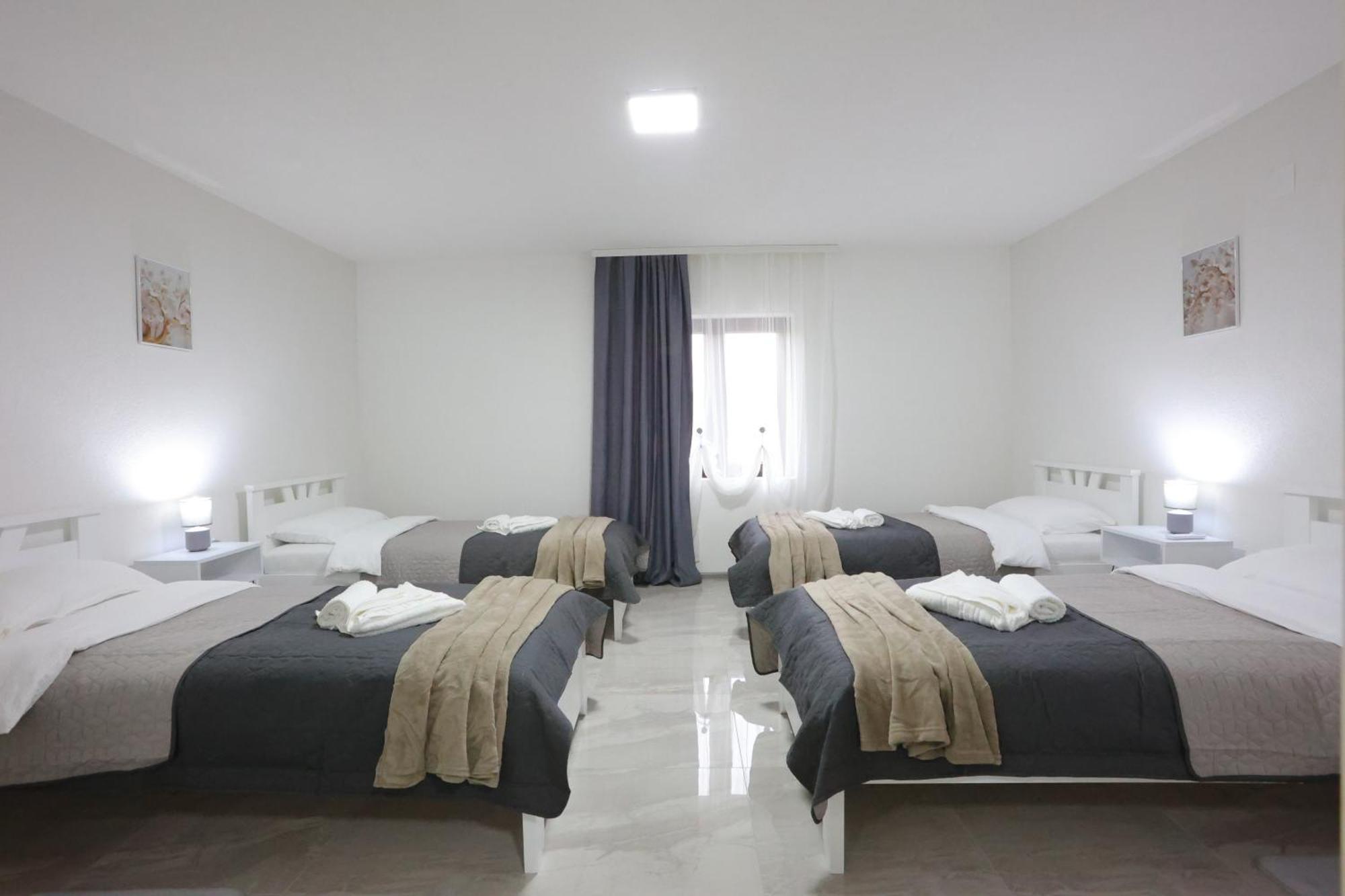 Ivan'S Guesthouse Парасин Экстерьер фото